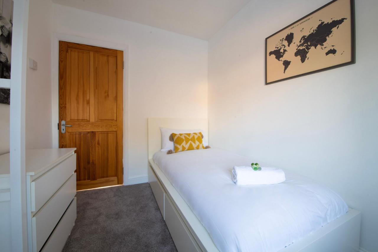 Hébergement de vacances Hampton House - Sleeps 7 - Free Parking And Wifi