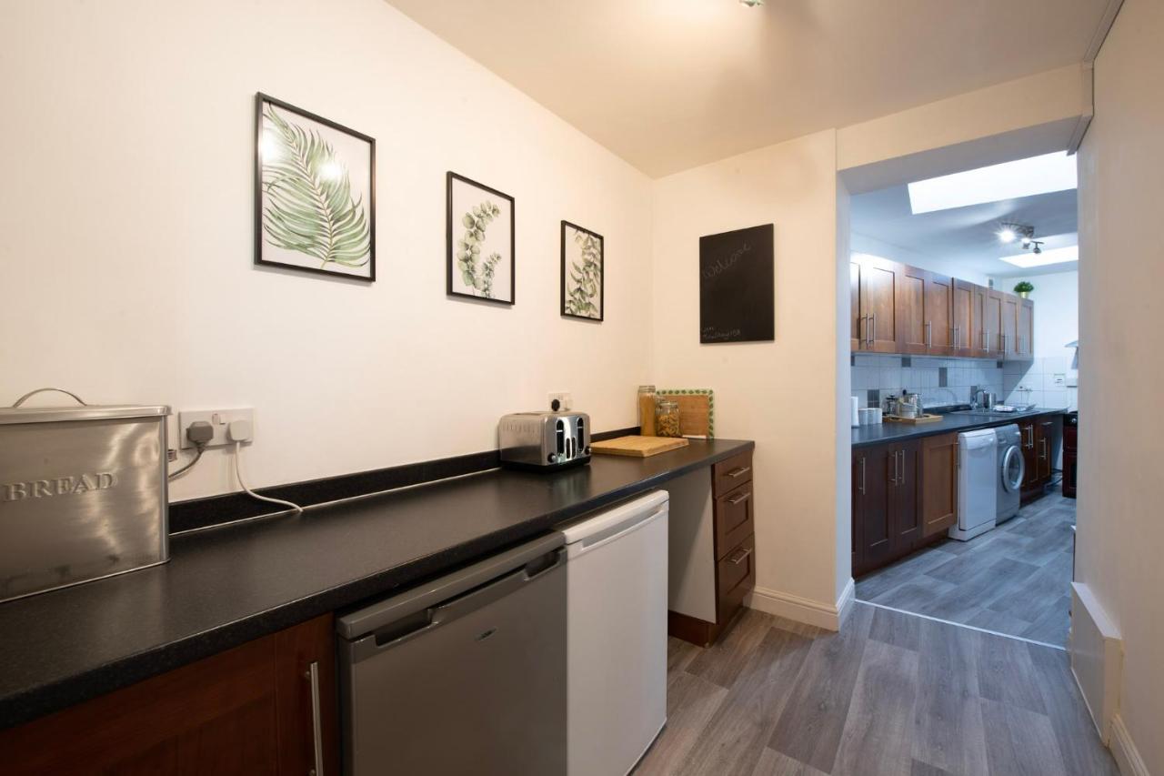 Hampton House - Sleeps 7 - Free Parking And Wifi Hébergement de vacances *