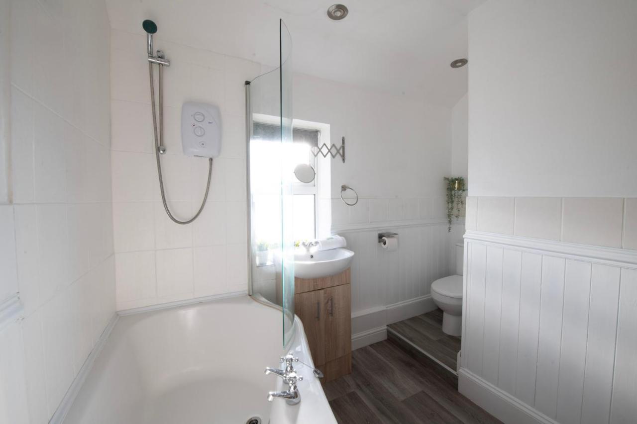 Hampton House - Sleeps 7 - Free Parking And Wifi Hébergement de vacances Bristol